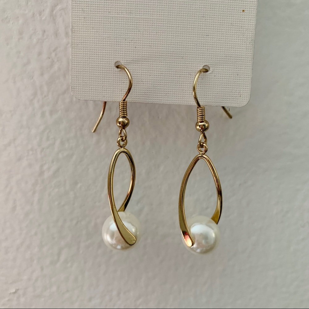 🎀 Pearl Dangle Earrings - Picture 1 of 4